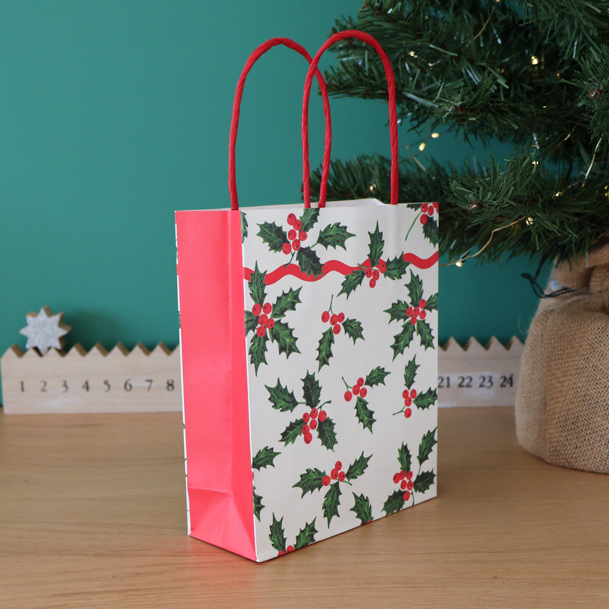 Holly and Red Berries Christmas Gift Bags x 8
