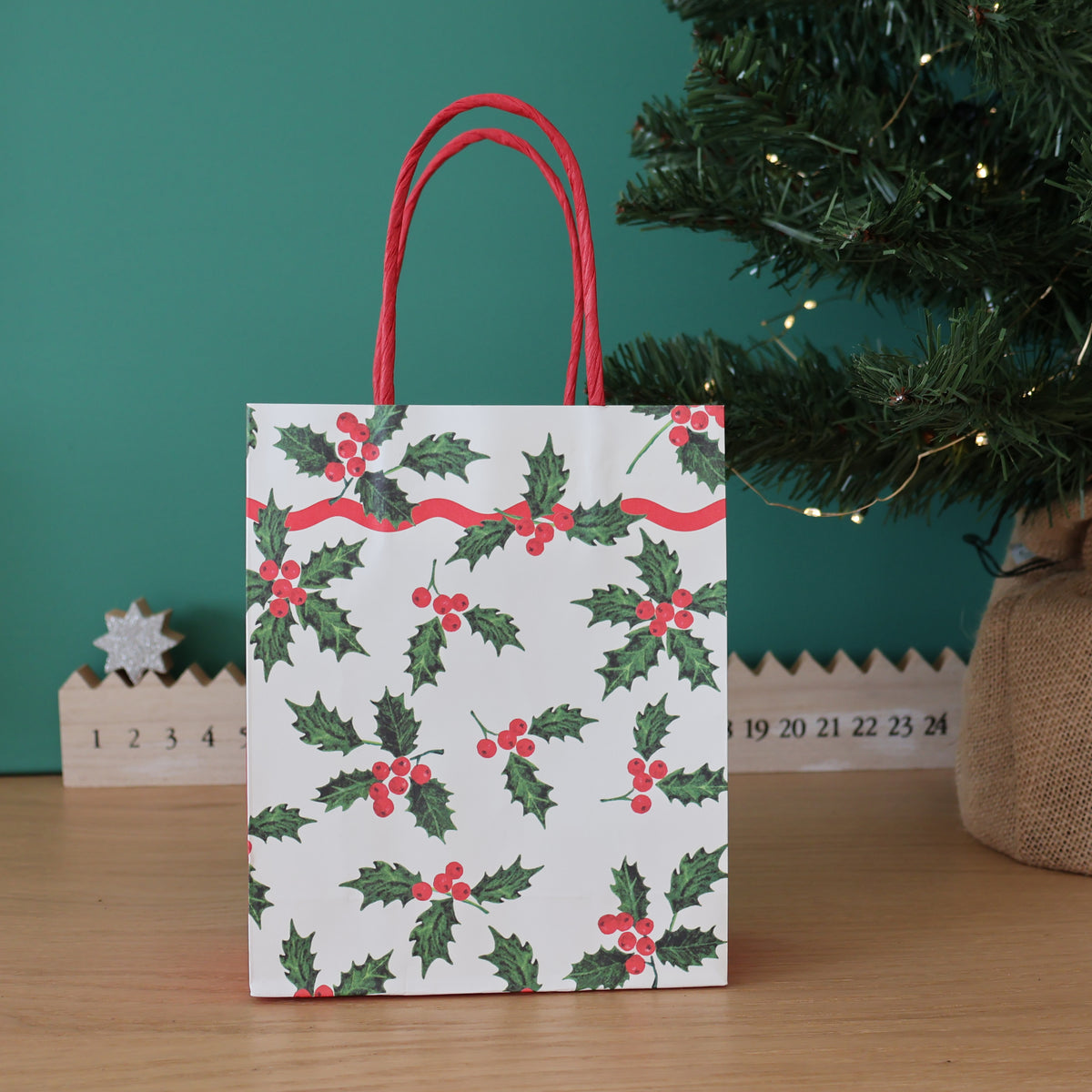 Holly and Red Berries Christmas Gift Bags x 8