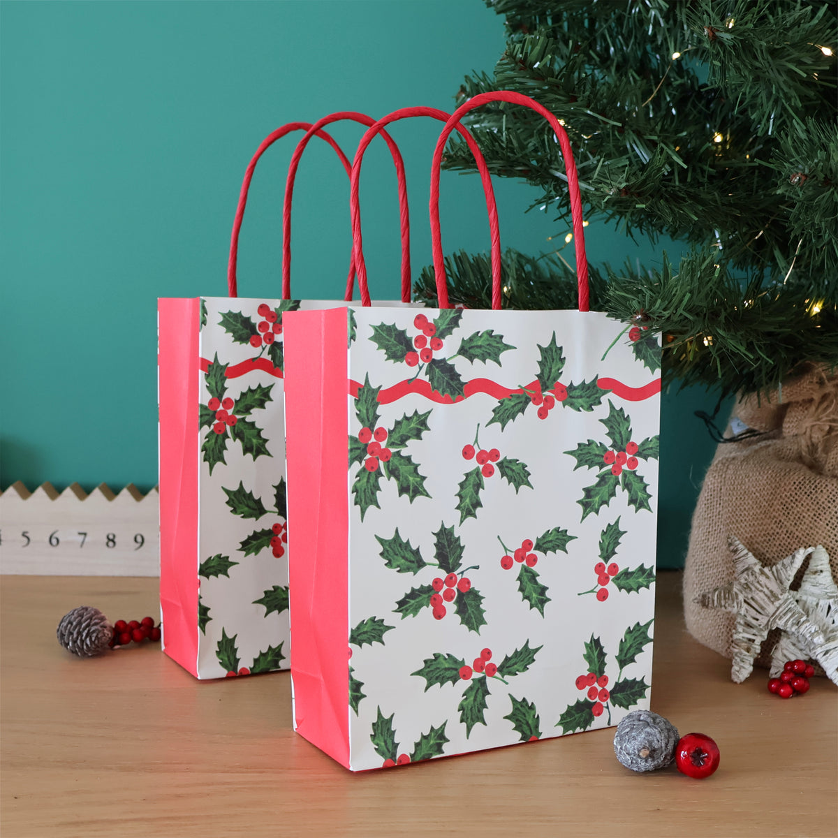 Holly and Red Berries Christmas Gift Bags x 8
