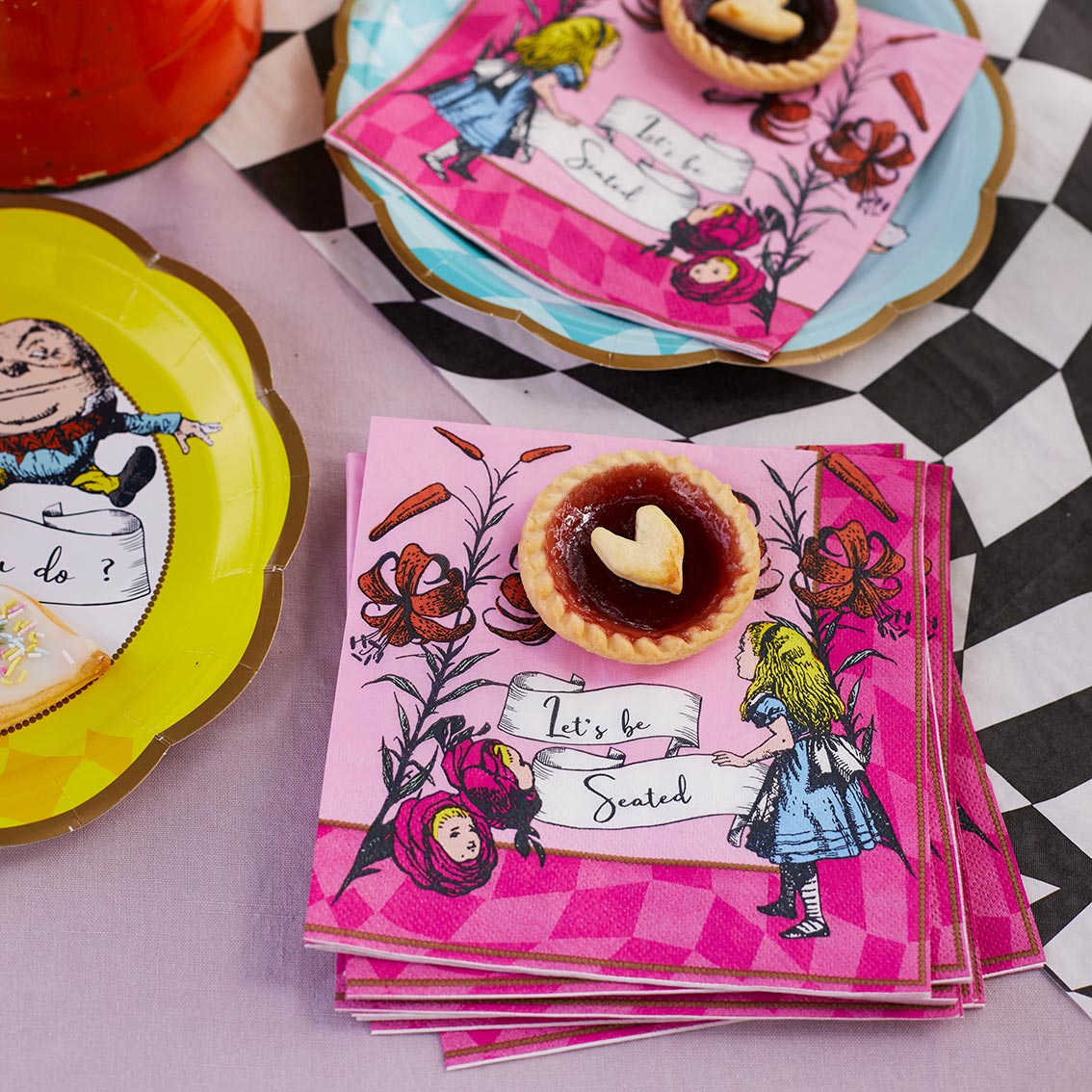 Alice in Wonderland Party Plates x 12