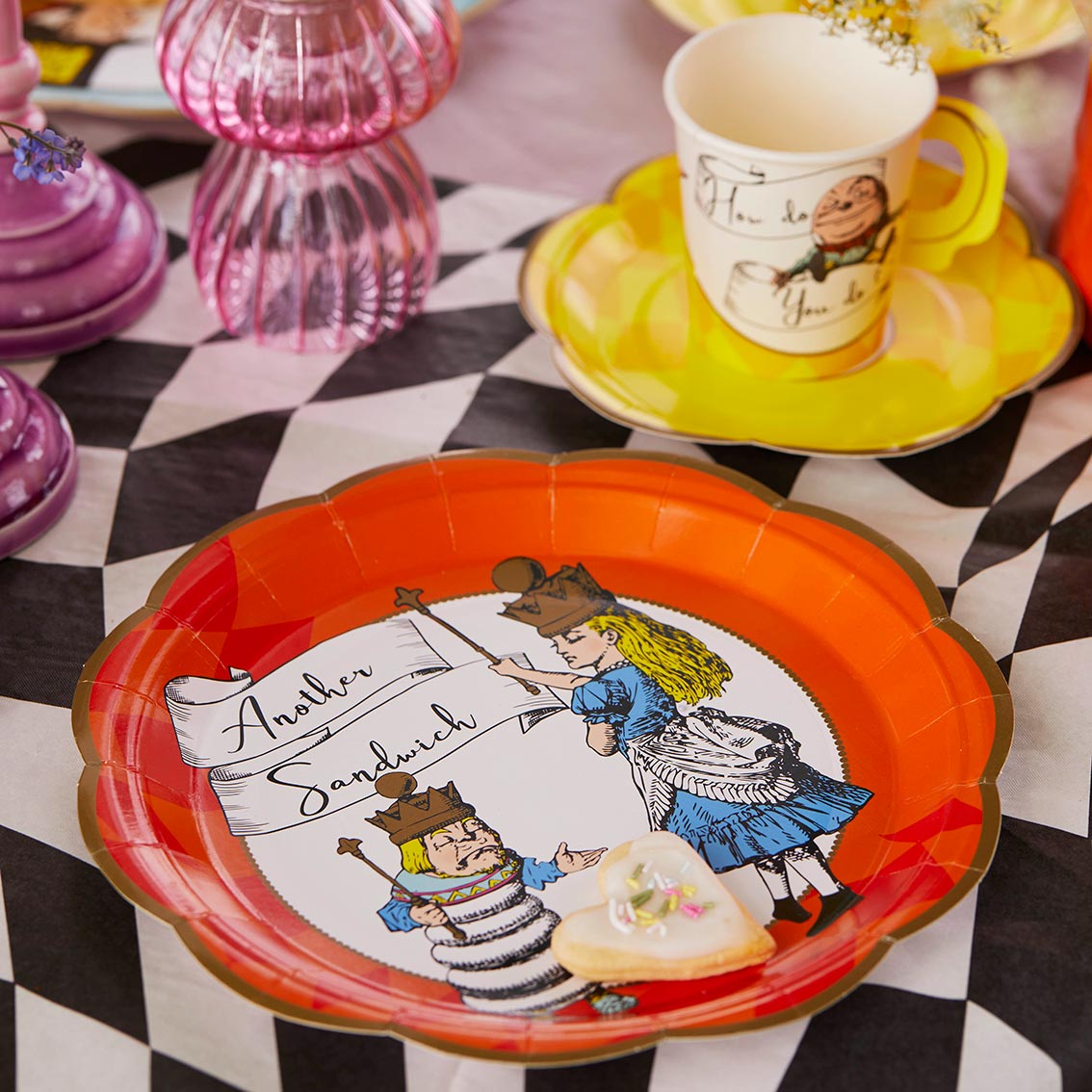 Alice in Wonderland Party Plates x 12